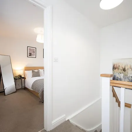 3-Bedroom Charming Central House Canterbury Exterior photo