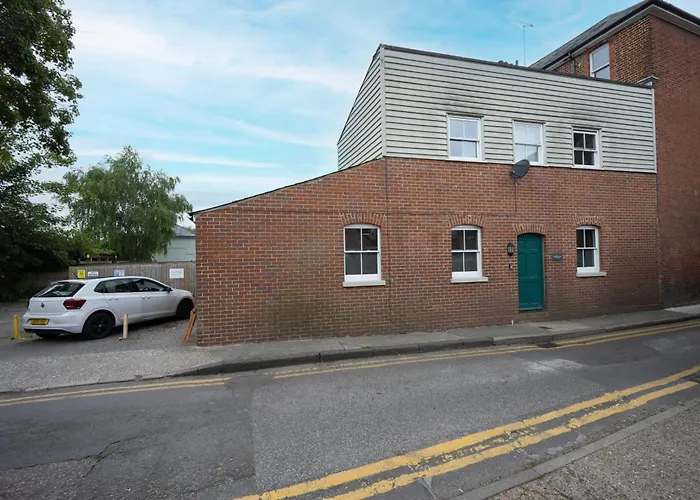 3-Bedroom Charming Central House