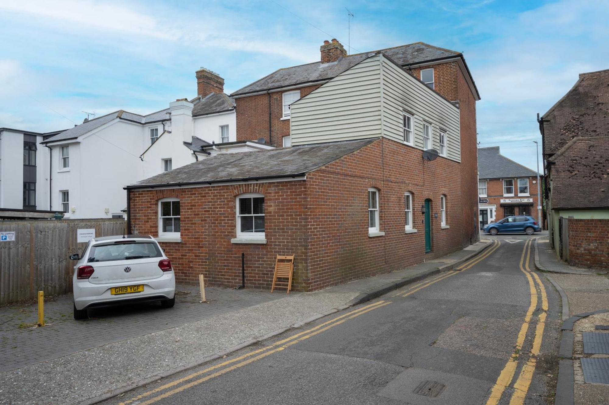 3-bedroom Charming House *